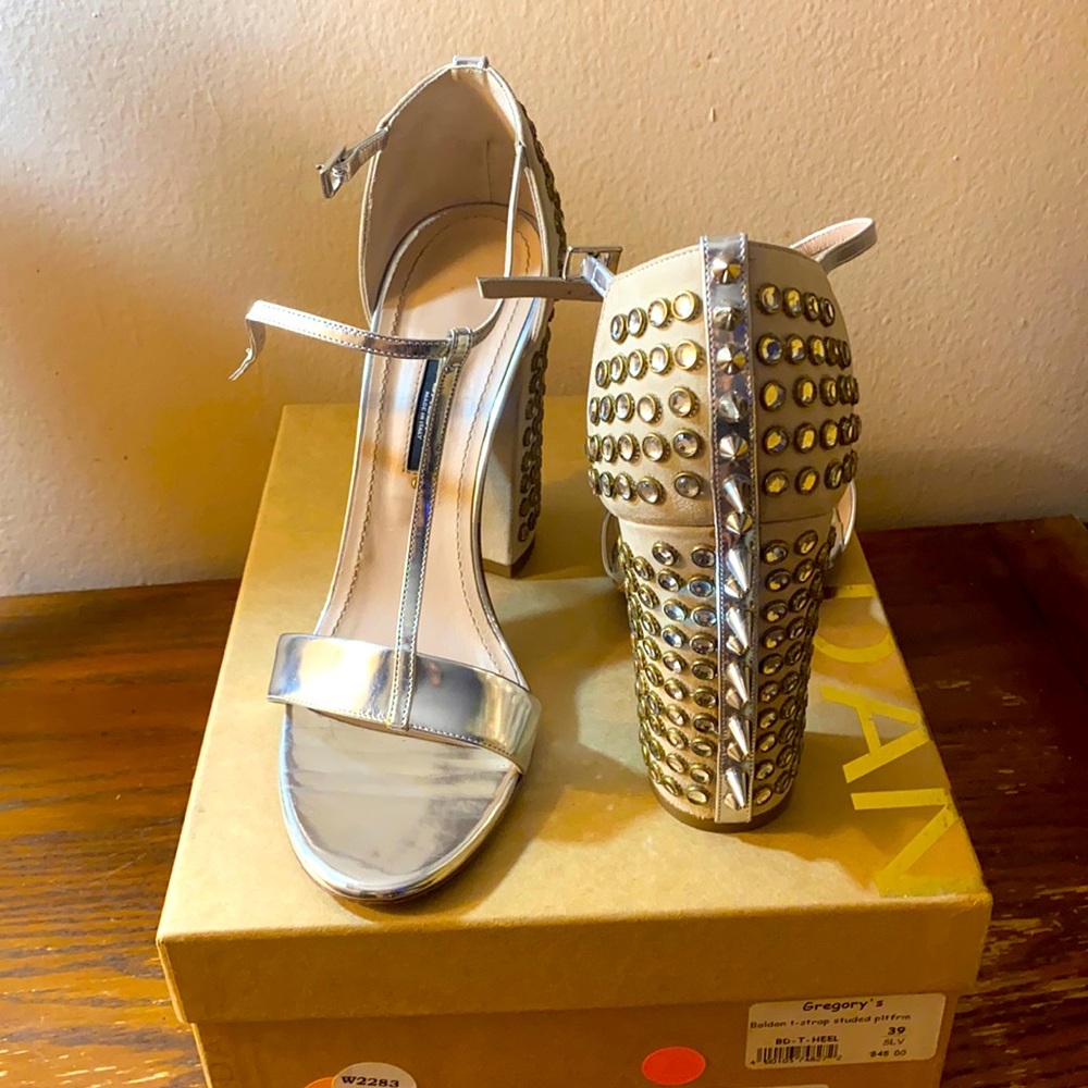 Baldan t-strap sandals